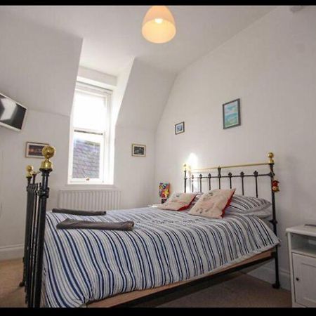 Light And Airy Central Lyme Regis Appartment With Parking Buitenkant foto