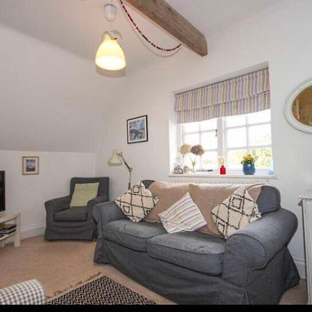 Light And Airy Central Lyme Regis Appartment With Parking Buitenkant foto