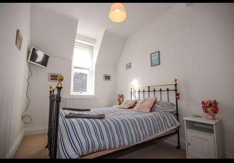 Light And Airy Central Lyme Regis Appartment With Parking Buitenkant foto