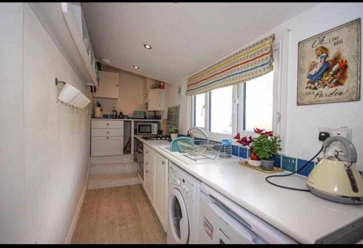 Light And Airy Central Lyme Regis Appartment With Parking Buitenkant foto